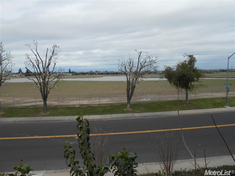 2725 Lake Front Ct, Modesto, CA 95355 photo 15