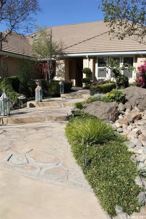 2331 Grenoble Dr, Lodi, CA 95242 photo 3