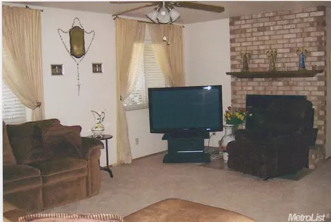 1580 Springcreek Way, Manteca, CA 95337 photo 2