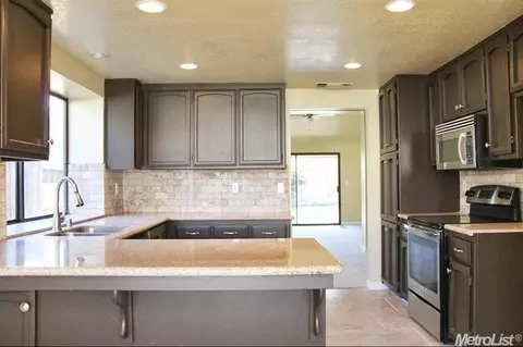2012 Stracker Way, Modesto, CA 95350 photo 3