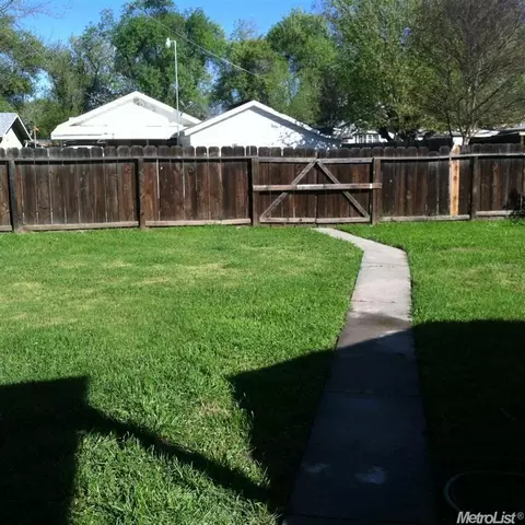 407 Yosemite Ave, Modesto, CA 95351 photo 2