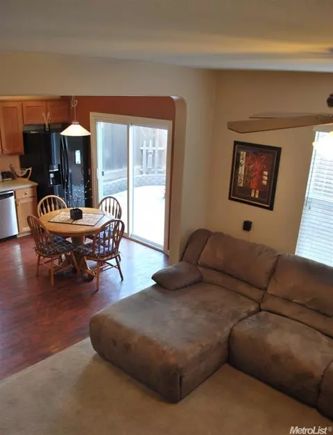 6228 Shaefer Ct, Riverbank, CA 95367 photo 4