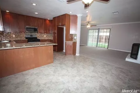 301 Tokay, Modesto, CA 95350 photo 4