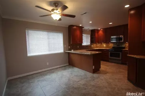 301 Tokay, Modesto, CA 95350 photo 5