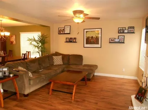 472 Red Robin Dr, Patterson, CA 95363 photo 6