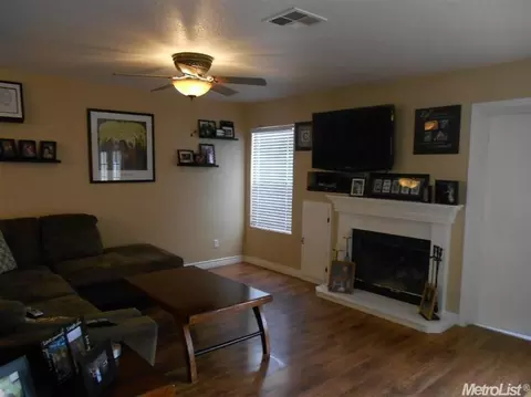 472 Red Robin Dr, Patterson, CA 95363 photo 5