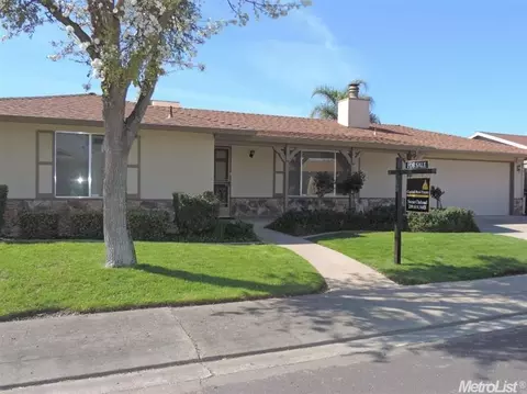 1421 Prospect Ln, Modesto, CA 95355 photo 1