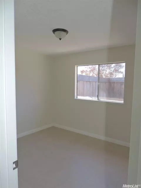 1421 Prospect Ln, Modesto, CA 95355 photo 10
