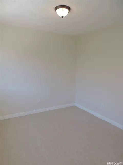 1421 Prospect Ln, Modesto, CA 95355 photo 9