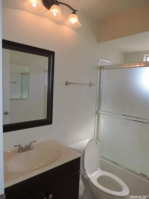 1421 Prospect Ln, Modesto, CA 95355 photo 15