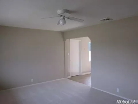 940 Yolo St, Manteca, CA 95336 photo 2