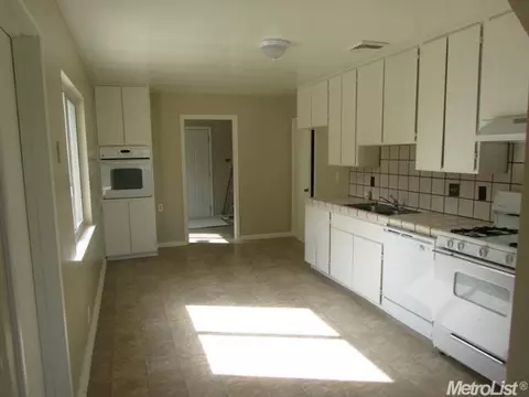 940 Yolo St, Manteca, CA 95336 photo 3