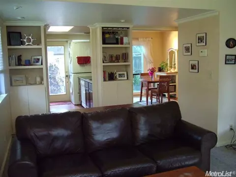 4046 Knoll Top Ct, Carmichael, CA 95608 photo 3