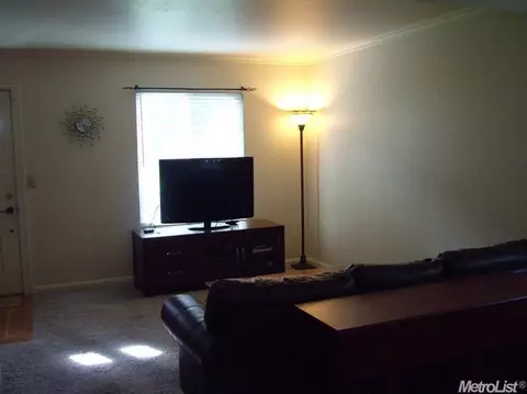 4046 Knoll Top Ct, Carmichael, CA 95608 photo 2