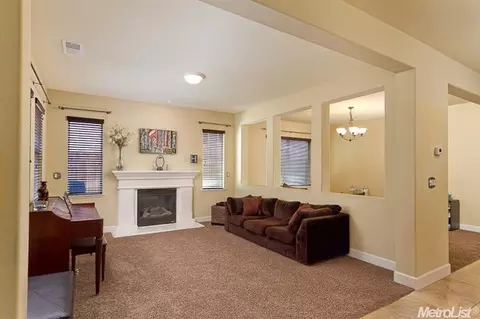 925 Cougar Ct, Rocklin, CA 95765 photo 3
