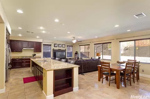 925 Cougar Ct, Rocklin, CA 95765 photo 4