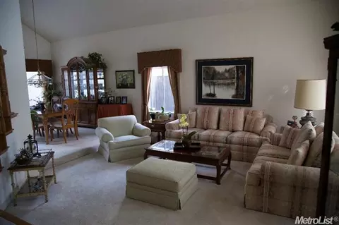 1407 Blue Jay Ct, Tracy, CA 95376 photo 2