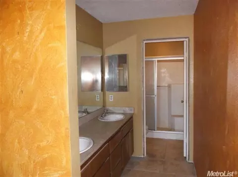 250 E Clover Rd, Tracy, CA 95376 photo 2