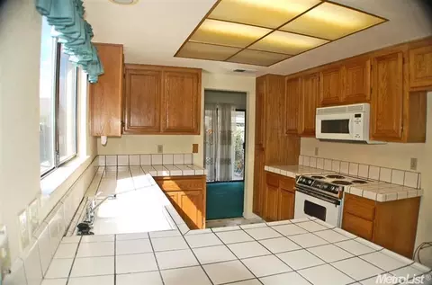 565 Clover Ave, Patterson, CA 95363 photo 2