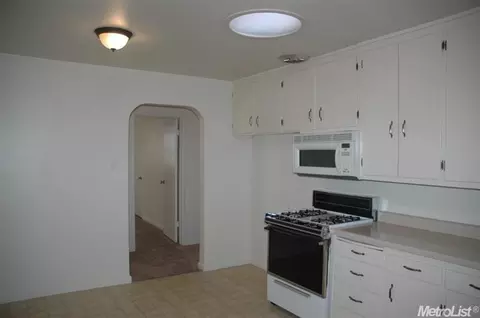 2304 Viola St, Modesto, CA 95354 photo 3