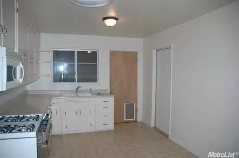2304 Viola St, Modesto, CA 95354 photo 4