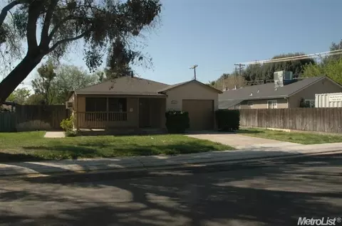 2304 Viola St, Modesto, CA 95354 photo 1