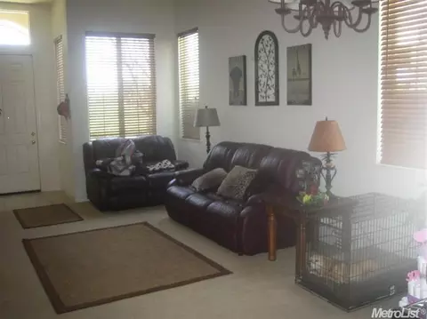273 S Lasata Dr, Tracy, CA 95377 photo 2