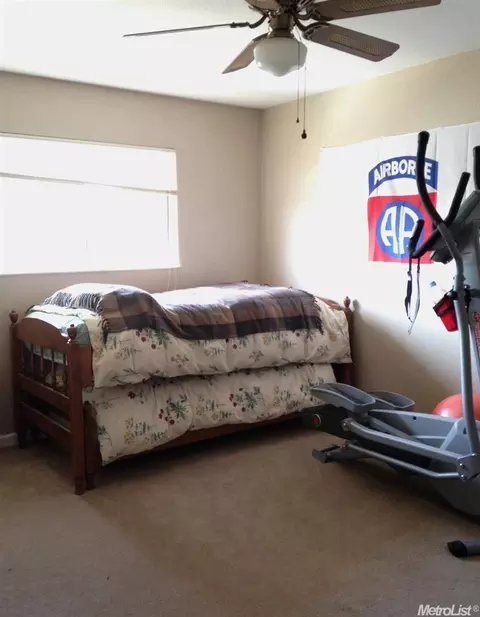 1206 Windsor Pl, Manteca, CA 95336 photo 3