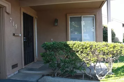 719 Brandywine Dr, Lodi, CA 95240 photo 2
