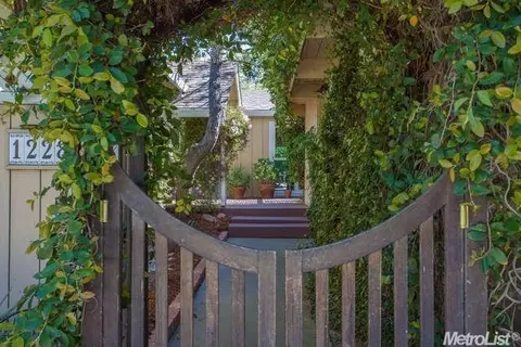 1228 Eureka Ave, Davis, CA 95616 photo 2