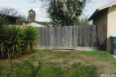 1605 Couchman Ln, Modesto, CA 95355 photo 2