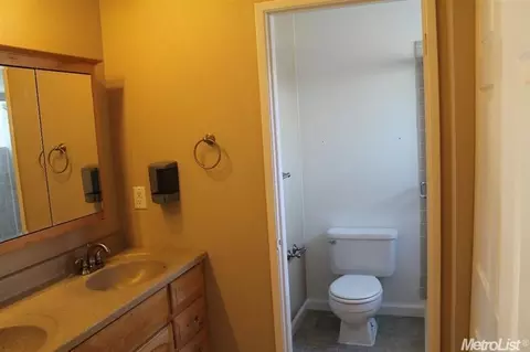2404 Apache Ln, Modesto, CA 95350 photo 3