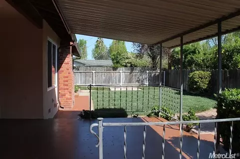 2404 Apache Ln, Modesto, CA 95350 photo 4
