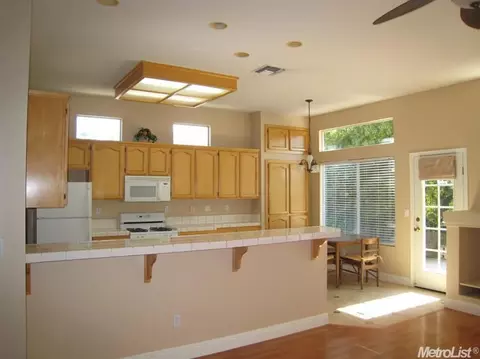 5101 Stratton Ct, Rocklin, CA 95765 photo 2