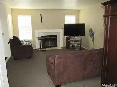 3610 Burton Dr, Ceres, CA 95307 photo 2