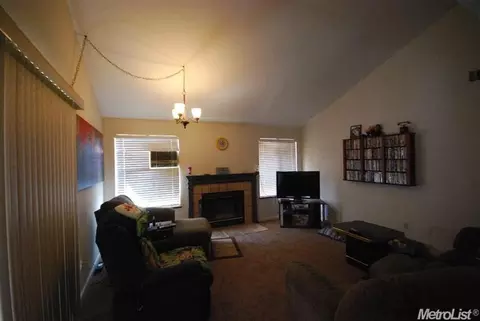 829 Champagne Ln, Modesto, CA 95351 photo 12
