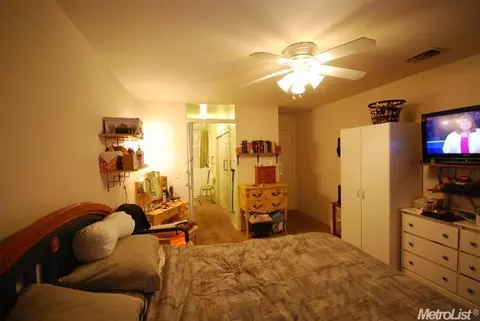 829 Champagne Ln, Modesto, CA 95351 photo 4