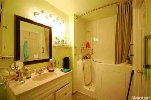829 Champagne Ln, Modesto, CA 95351 photo 6