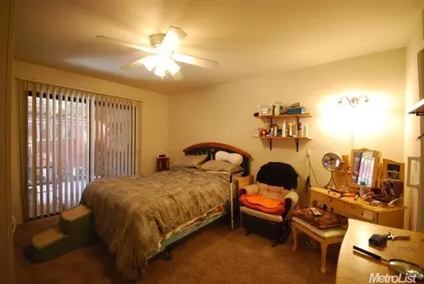 829 Champagne Ln, Modesto, CA 95351 photo 3