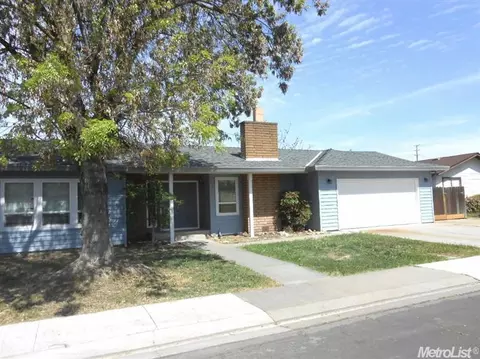 2717 Stoneridge, Modesto, CA 95355 photo 2