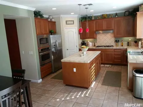 1537 Sturm Dr, Modesto, CA 95355 photo 2
