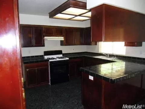 302 Ian Ct, Merced, CA 95341 photo 4