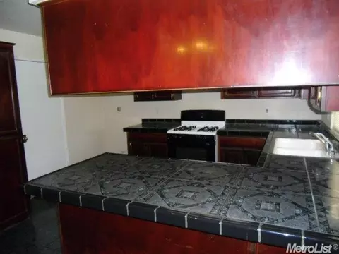 302 Ian Ct, Merced, CA 95341 photo 3