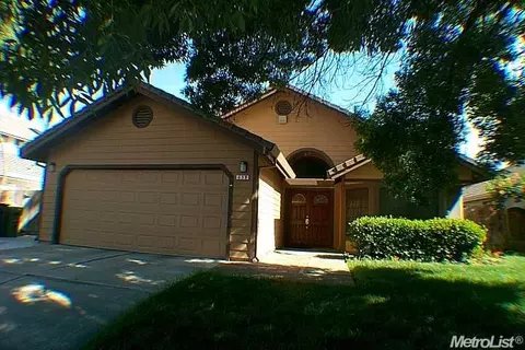 632 Berlin Way, Patterson, CA 95363 photo 1