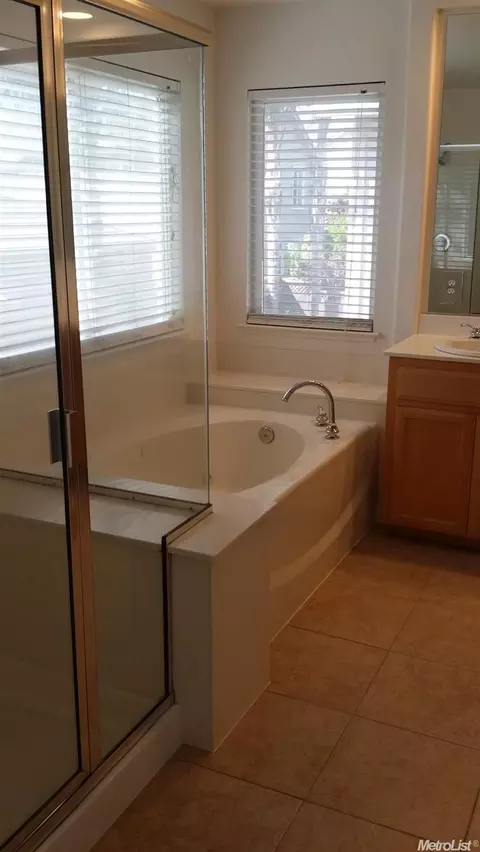 2268 Golden Leaf Ln, Tracy, CA 95377 photo 14