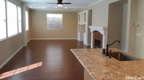 2268 Golden Leaf Ln, Tracy, CA 95377 photo 5
