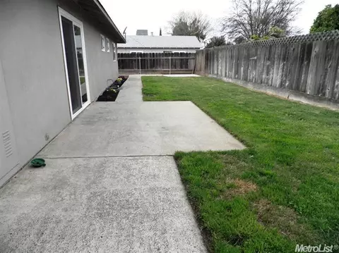 5205 Estates Dr, Modesto, CA 95357 photo 2