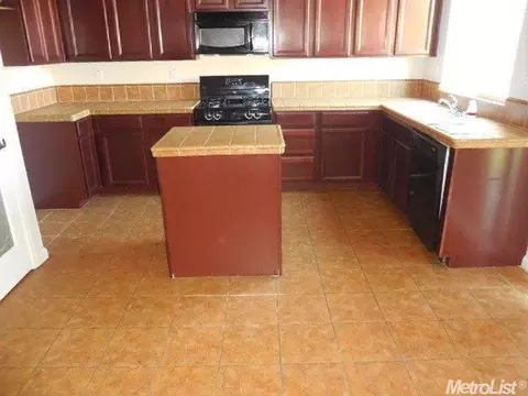 577 Ashwood Ln, Patterson, CA 95363 photo 1