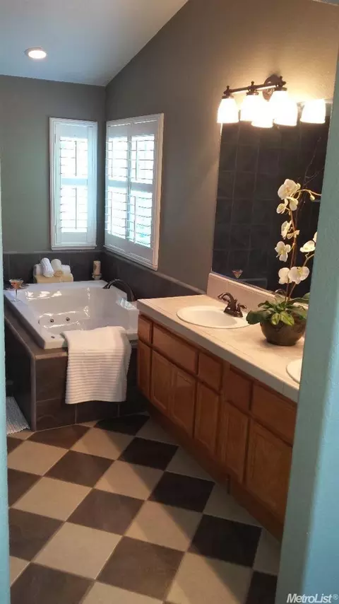 807 Eucalyptus Ct, Lodi, CA 95242 photo 10