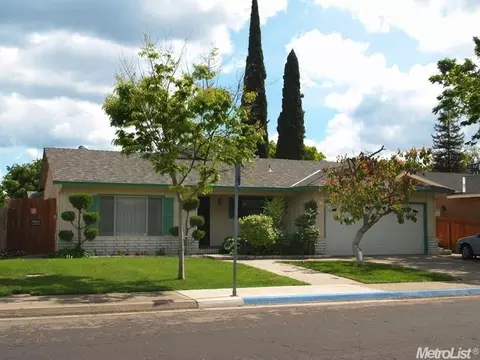 3204 Pembroke Dr, Modesto, CA 95350 photo 2